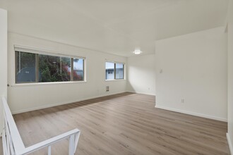 Rucker Court Apartments in Everett, WA - Foto de edificio - Building Photo