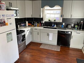 1332 Massachusetts St in Lawrence, KS - Building Photo