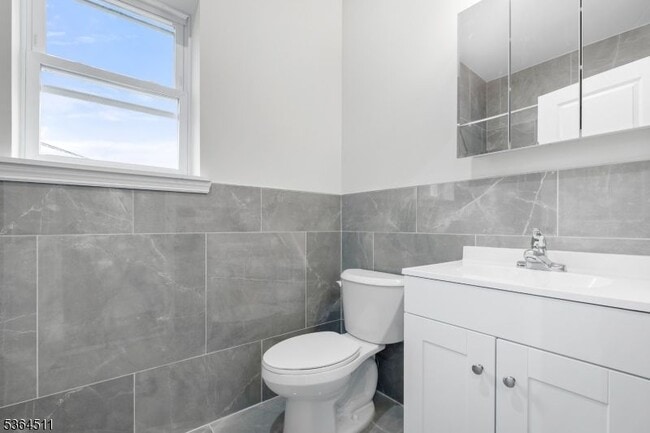 22 Speedway Ave in Newark, NJ - Building Photo - Building Photo