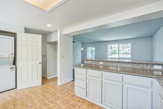704 Daniels Ave in Vallejo, CA - Building Photo - Building Photo
