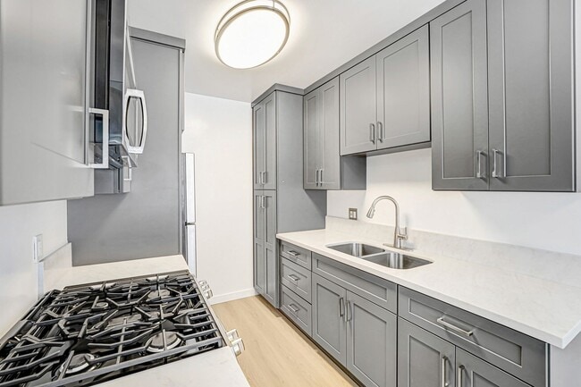 844 5th St, Unit I in Santa Monica, CA - Building Photo - Building Photo