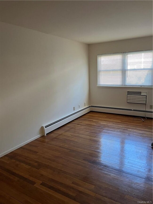 95 N Middletown Rd in Pearl River, NY - Building Photo - Building Photo