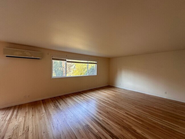 2045 Fairway Loop in Eugene, OR - Foto de edificio - Building Photo