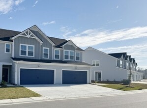 Clear Lake Reserve Townhomes in Pooler, GA - Foto de edificio - Building Photo