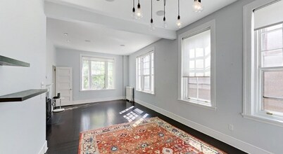 371 Harvard St, Unit 2 in Cambridge, MA - Foto de edificio - Building Photo