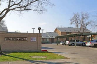 Nueva Sierra Vista in Richgrove, CA - Foto de edificio - Building Photo