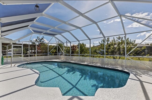 property at 980 SE Breakwater Ave