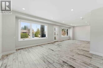 2676 Ayers Ave in Ottawa, ON - Building Photo - Building Photo