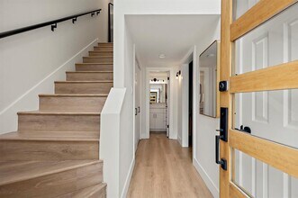 1206 Hollow Creek Dr in Austin, TX - Building Photo - Building Photo