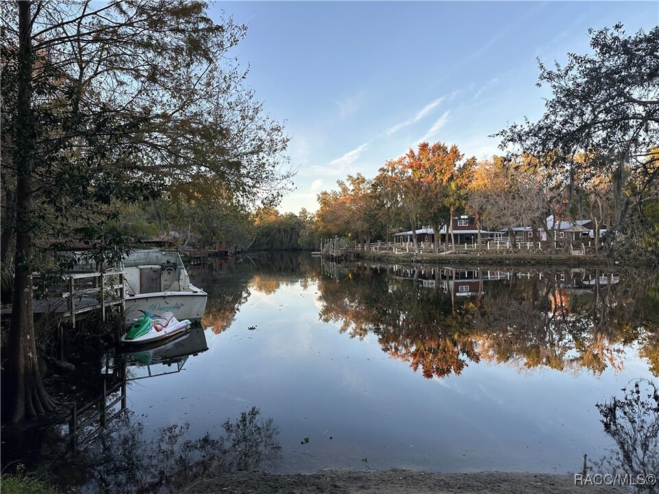 11252 N Rain Point in Inglis, FL - Building Photo