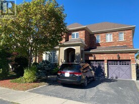 30 Richgrove Dr in Brampton, ON - Building Photo