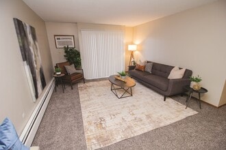 Legacy Village Apartments in Sioux Falls, SD - Foto de edificio - Building Photo
