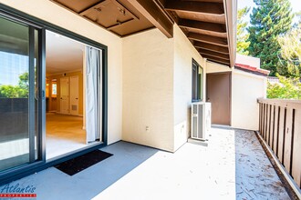 1001 E Evelyn Ave in Sunnyvale, CA - Building Photo - Building Photo