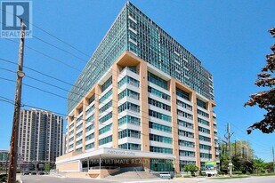2 Fieldway Rd in Toronto, ON - Building Photo