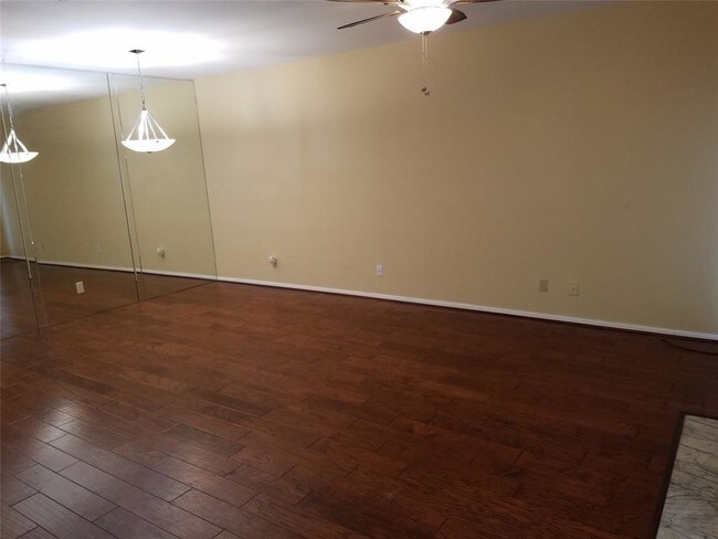 2938 Holly Hall St in Houston, TX - Building Photo - Building Photo