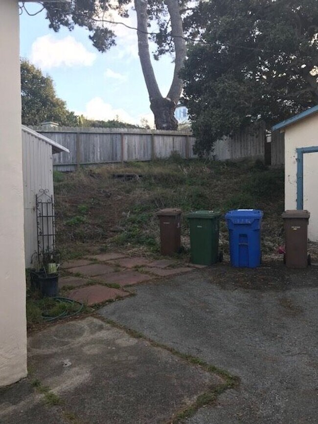 823-825 Spencer St in Monterey, CA - Building Photo - Building Photo