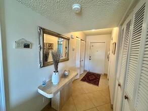 5981 Vía Vermilya in Atlantis, FL - Building Photo - Building Photo