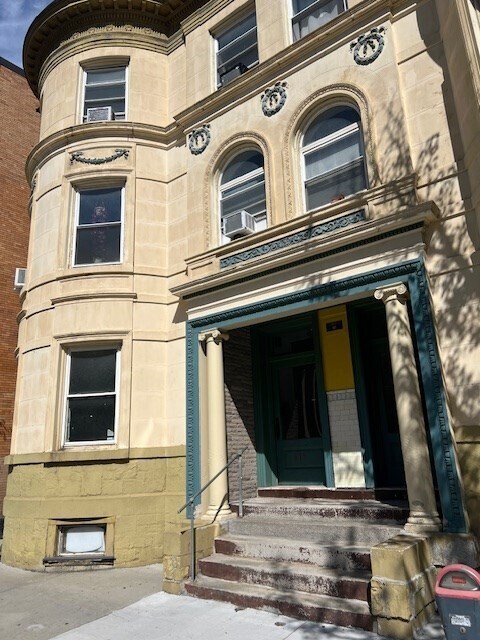 675 Washington St in Brookline, MA - Building Photo