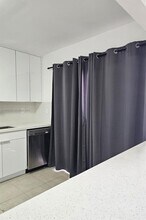 6150 W 24th Ct in Hialeah, FL - Building Photo - Building Photo