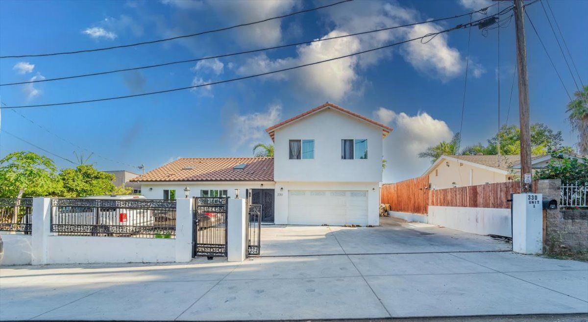 330 Plaza De Benito Juarez in Vista, CA - Building Photo