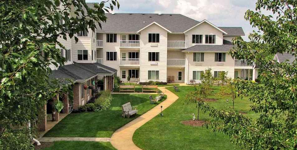 Pearl Crossing in Strongsville, OH - Building Photo