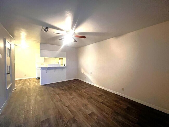 1037 E 44th St-Unit -104 in Austin, TX - Building Photo - Building Photo