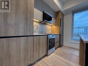 10 All Nations Dr in Brampton, ON - Building Photo - Building Photo