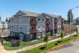 LIBERTY CREST APARTMENTS in Salem, OR - Foto de edificio - Building Photo