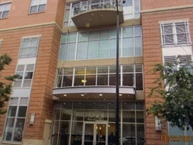property at 950 W Monroe St