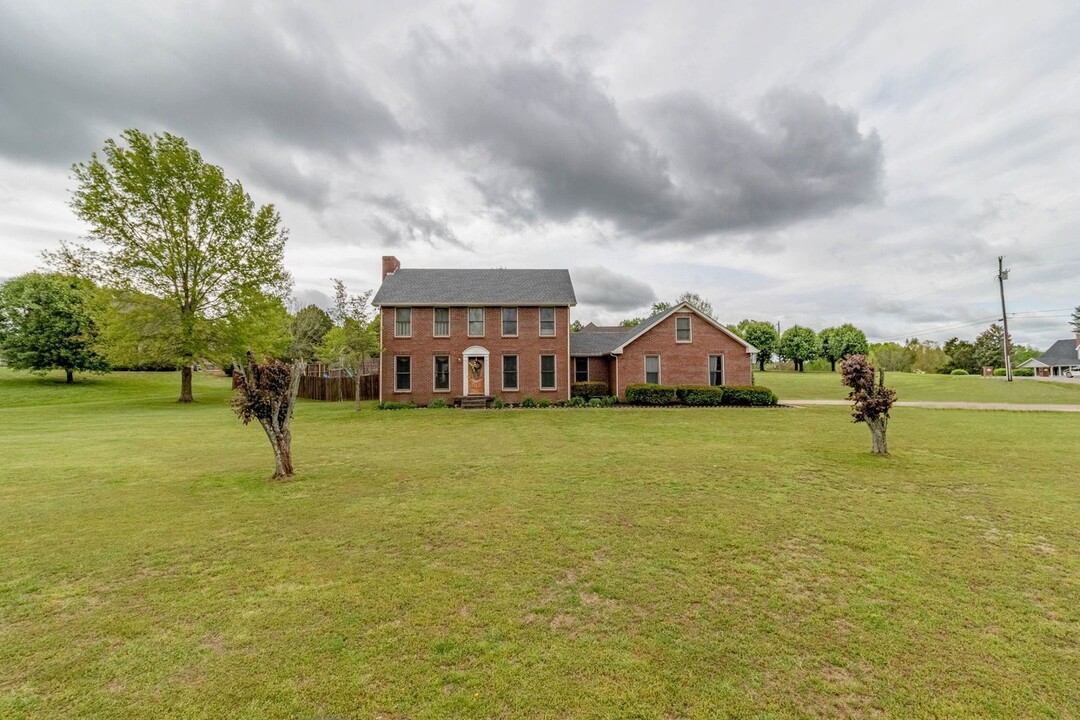880 Hartman Ct in Adams, TN - Building Photo