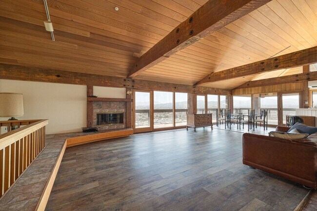 1210 Merritt Dr in La Mesa, CA - Building Photo - Building Photo