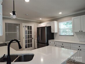 3401 Bonaire Dr in Charlotte, NC - Building Photo - Building Photo