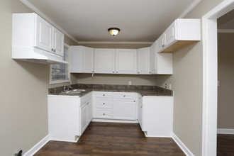 Lane Apartments in Greenville, SC - Building Photo - Interior Photo