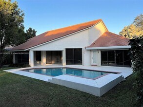 1099 Waterbrook Ln in Weston, FL - Foto de edificio - Building Photo