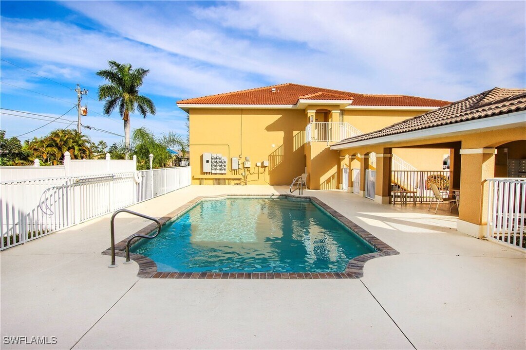 4520 Skyline Blvd in Cape Coral, FL - Building Photo