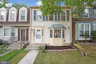12120 Stoneford Dr in Woodbridge, VA - Building Photo - Building Photo