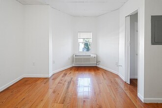 8 Allen St-Unit -2F in Worcester, MA - Building Photo - Building Photo