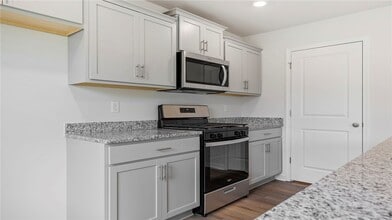 113 Cascade Ln in Seneca, SC - Foto de edificio - Building Photo