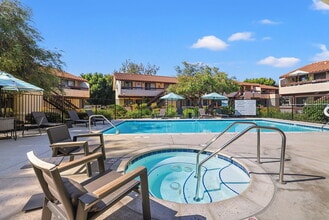 Camarillo Oaks in Camarillo, CA - Foto de edificio - Building Photo