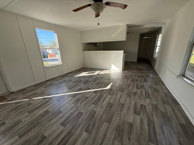 12300 Phillips Ln in Gibsonton, FL - Building Photo - Building Photo