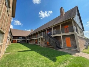 Avery Park & Square Apartments in Tulsa, OK - Foto de edificio - Building Photo