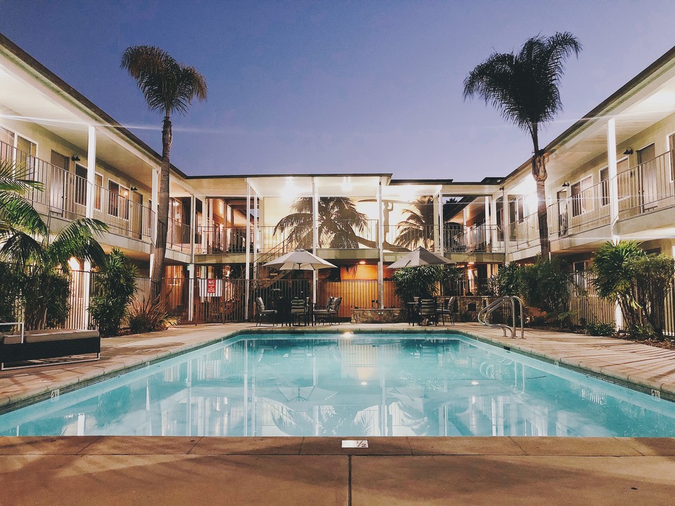 Tahitian Apartments in Goleta, CA - Foto de edificio