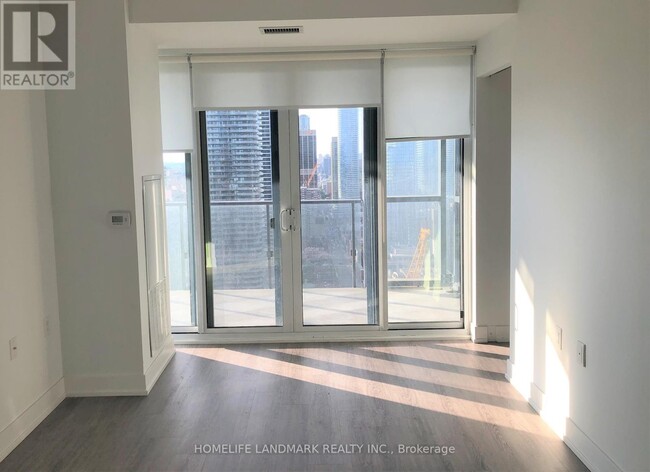 7-3807 Grenville St in Toronto, ON - Building Photo - Building Photo