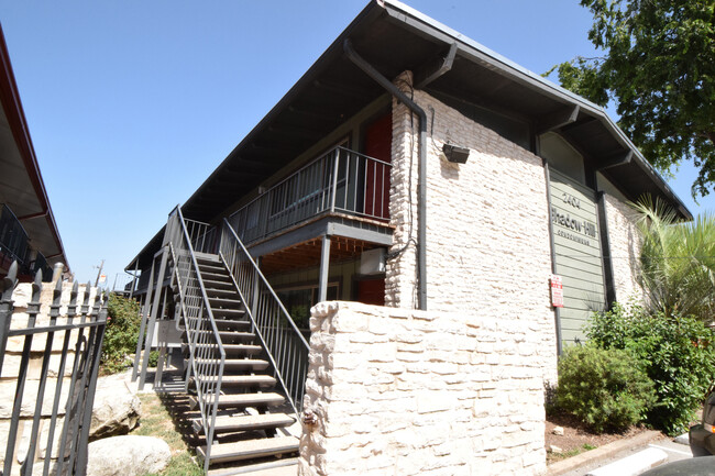 property at 2404 Longview St