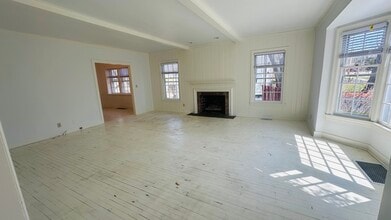 124 W Crystal Lake Ave in Crystal Lake, IL - Building Photo - Building Photo