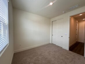 2336 N Kayenta Ct in Visalia, CA - Building Photo - Building Photo