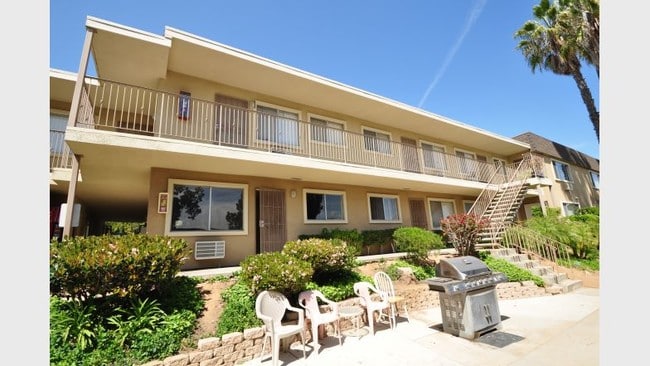 Pomerado Gardens Apartments in Poway, CA - Foto de edificio - Building Photo