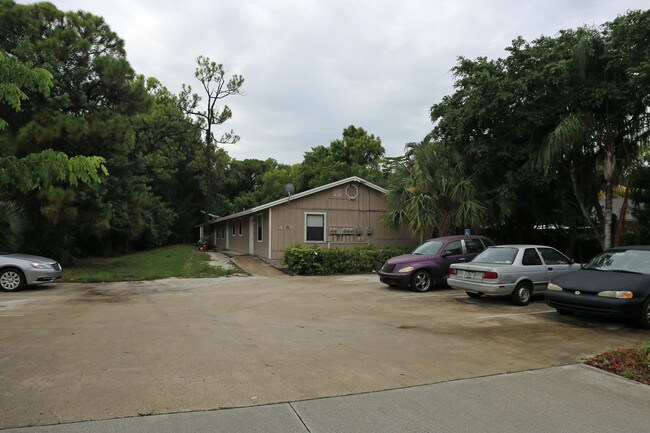 4356 Maine St in Lake Worth, FL - Building Photo - Building Photo