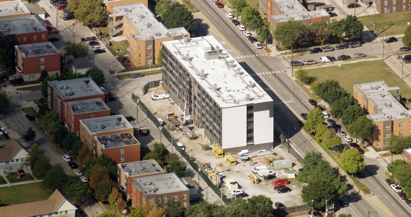 Roosevelt Square in Chicago, IL - Building Photo