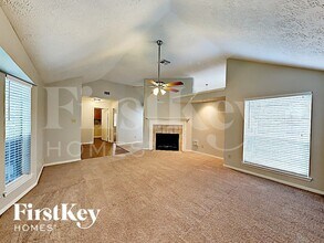 17710 Garnercrest Dr in Houston, TX - Foto de edificio - Building Photo